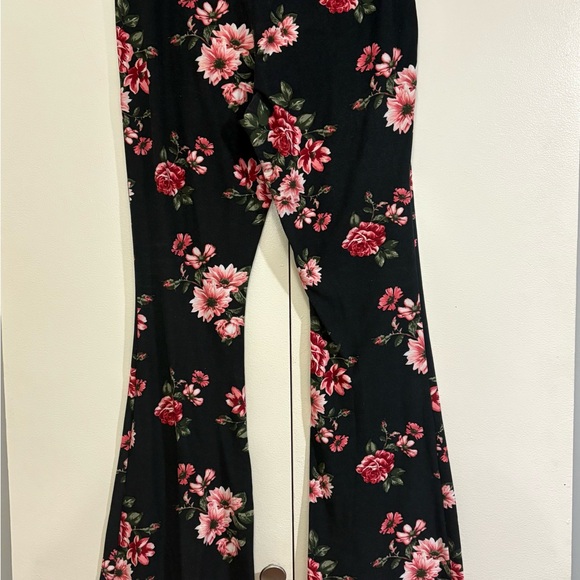 No Boundaries Pants - No Boundaries Black Floral Pants